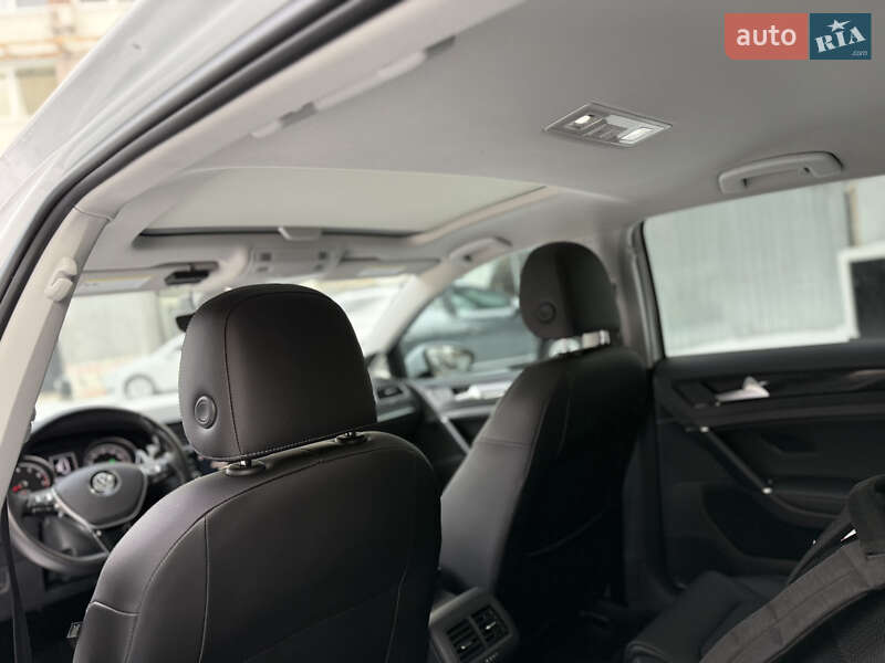 Хетчбек Volkswagen Golf 2018 в Києві