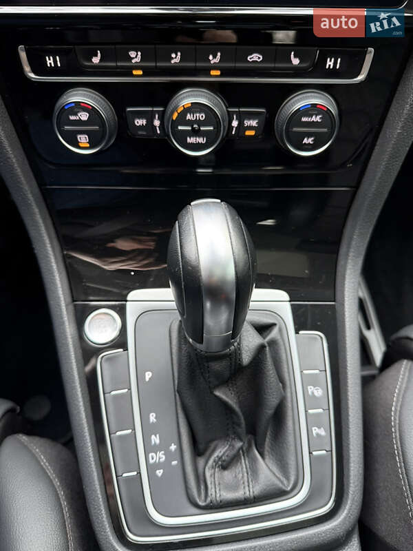 Хетчбек Volkswagen Golf 2018 в Києві