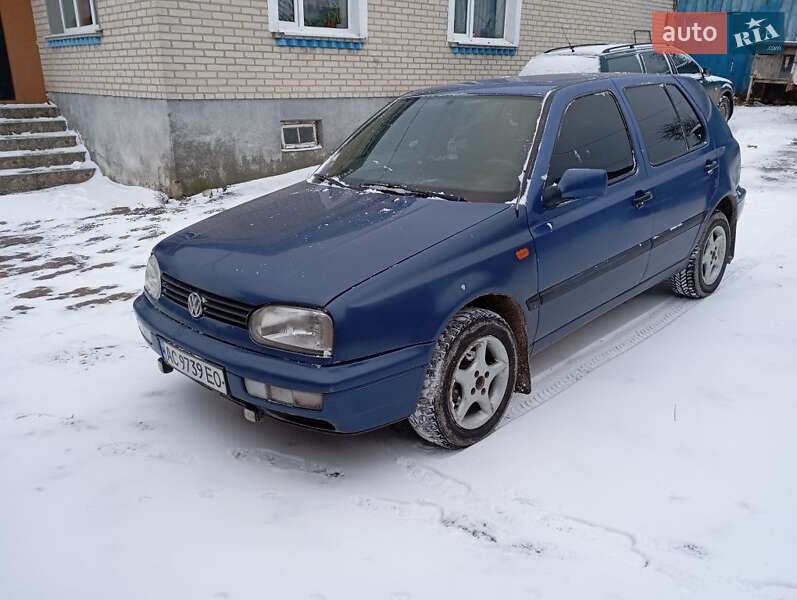 Хетчбек Volkswagen Golf 1996 в Горохові