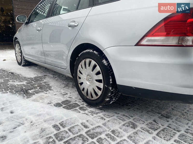 Універсал Volkswagen Golf 2009 в Любомлі