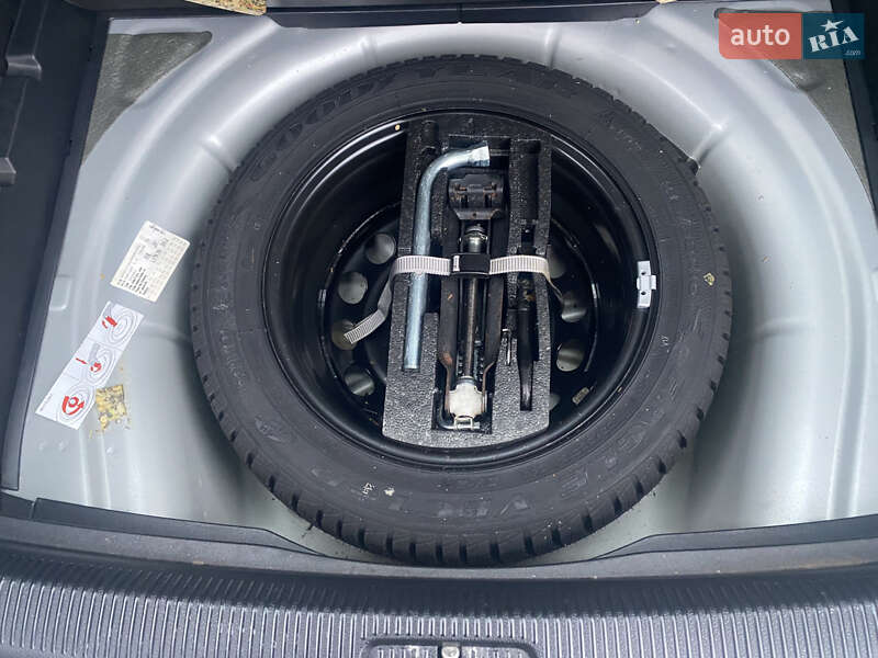 Універсал Volkswagen Golf 2009 в Любомлі