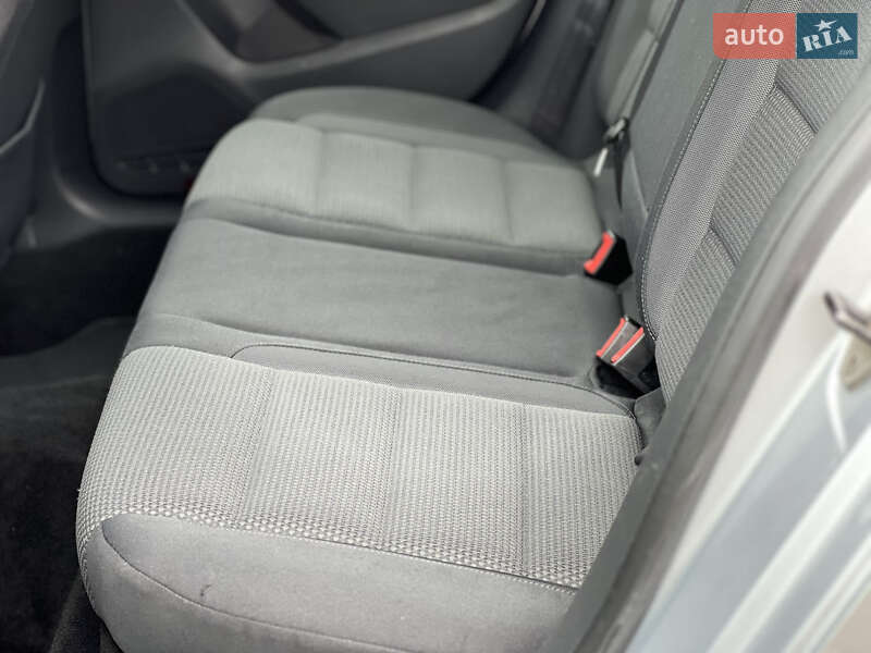 Хэтчбек Volkswagen Golf 2009 в Староконстантинове