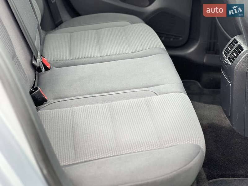 Хэтчбек Volkswagen Golf 2009 в Староконстантинове