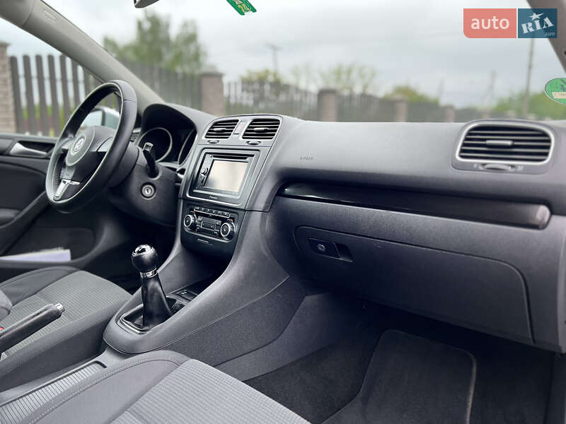 Хэтчбек Volkswagen Golf 2009 в Староконстантинове