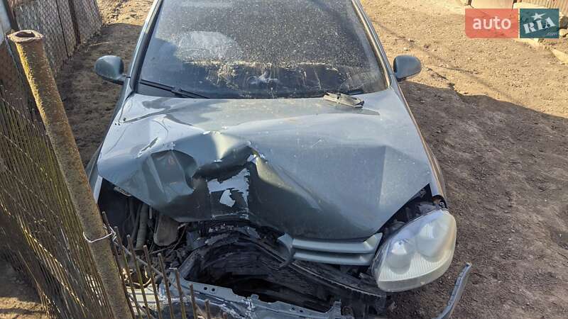 Хетчбек Volkswagen Golf 2004 в Рівному