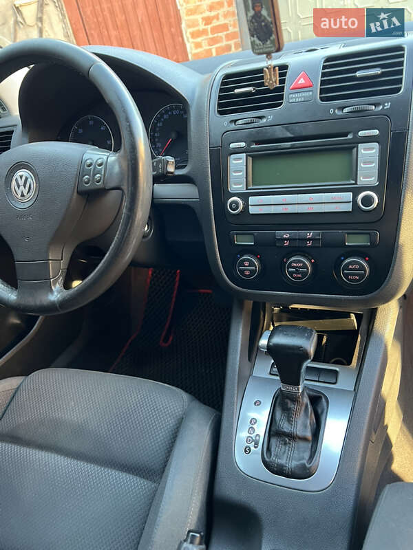 Хэтчбек Volkswagen Golf 2004 в Полтаве