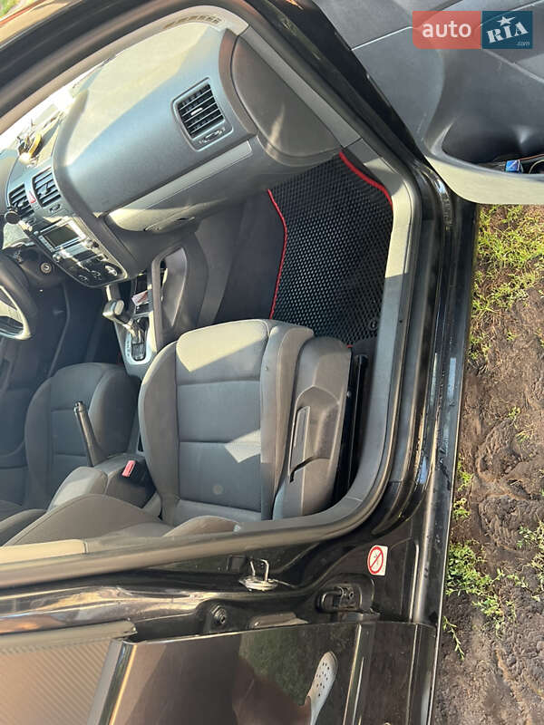 Хэтчбек Volkswagen Golf 2004 в Полтаве