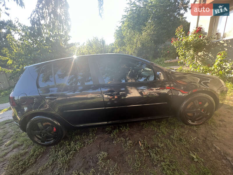 Хэтчбек Volkswagen Golf 2004 в Полтаве
