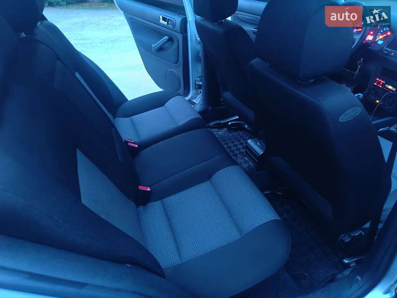 Хетчбек Volkswagen Golf 2002 в Знам'янці