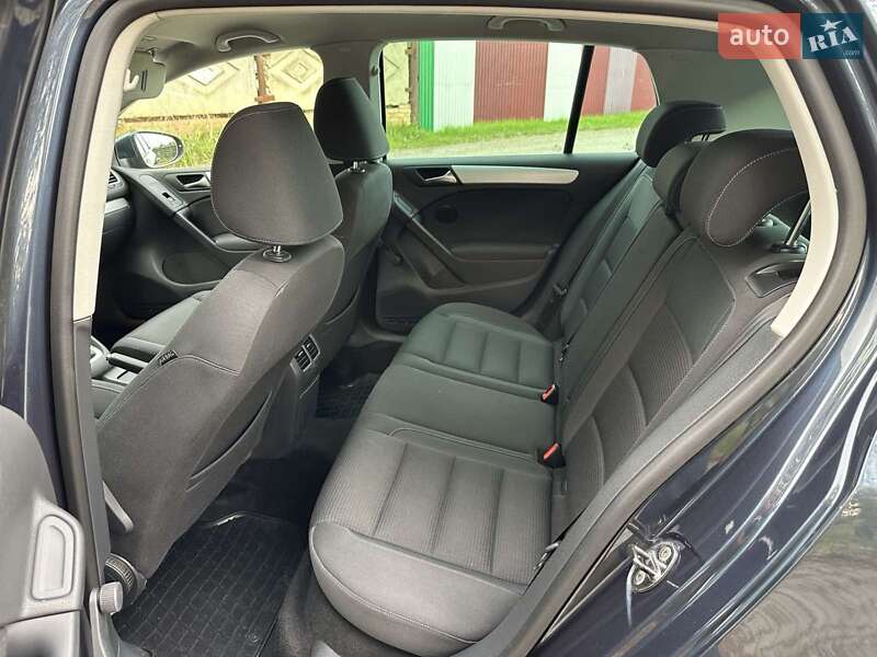 Хетчбек Volkswagen Golf 2011 в Стрию