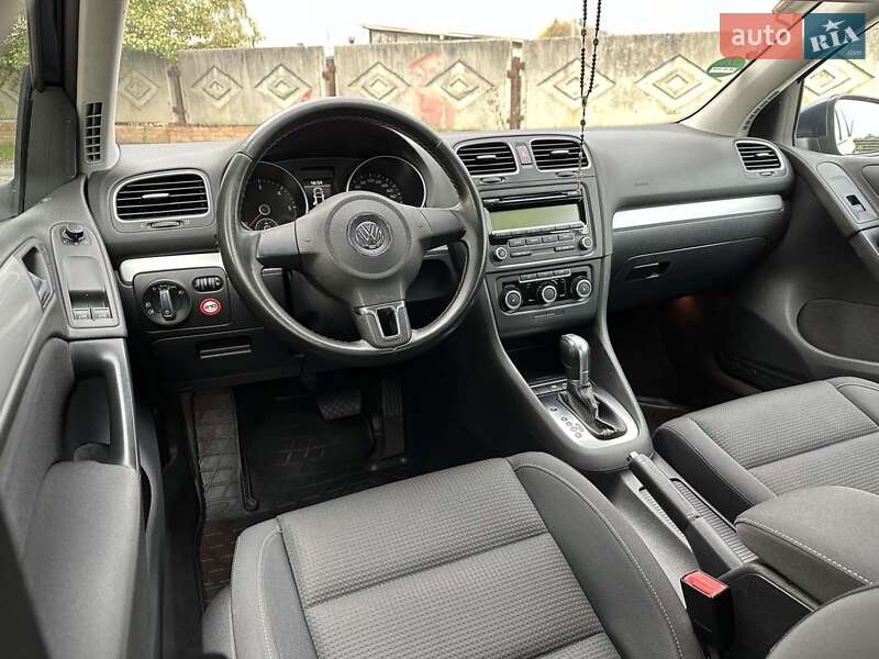 Хетчбек Volkswagen Golf 2011 в Стрию