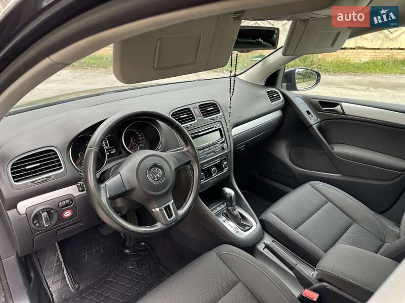 Хетчбек Volkswagen Golf 2011 в Стрию