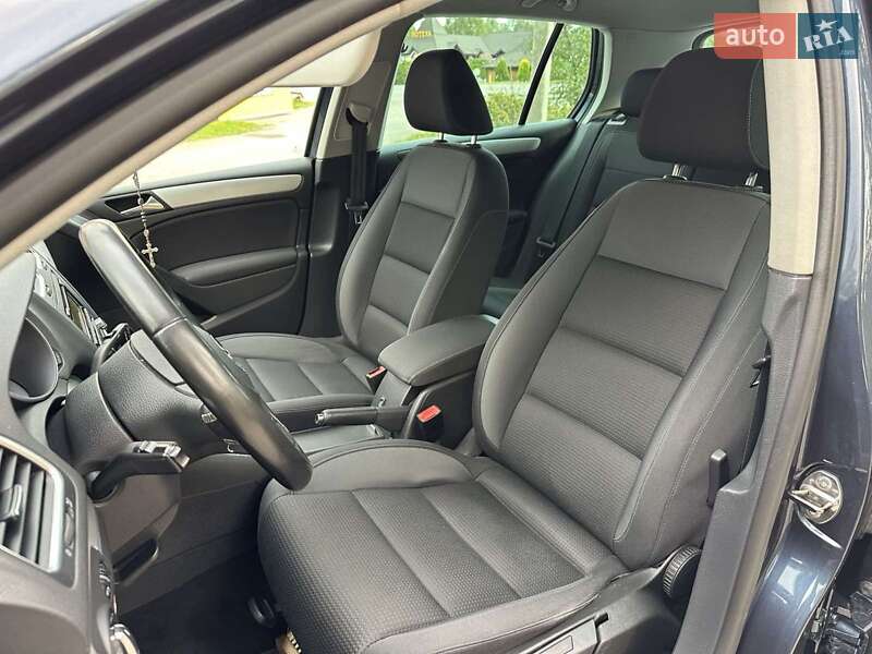 Хетчбек Volkswagen Golf 2011 в Стрию