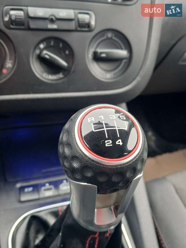 Хетчбек Volkswagen Golf 2006 в Тернополі