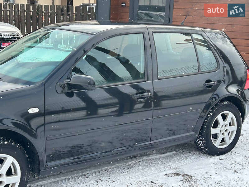 Хетчбек Volkswagen Golf 2000 в Стрию