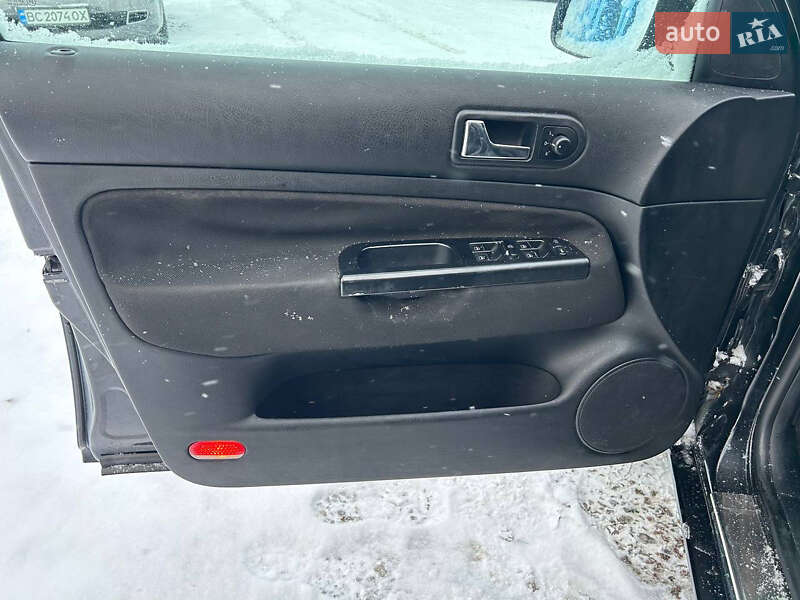 Хетчбек Volkswagen Golf 2000 в Стрию