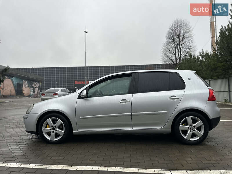 Хетчбек Volkswagen Golf 2006 в Луцьку