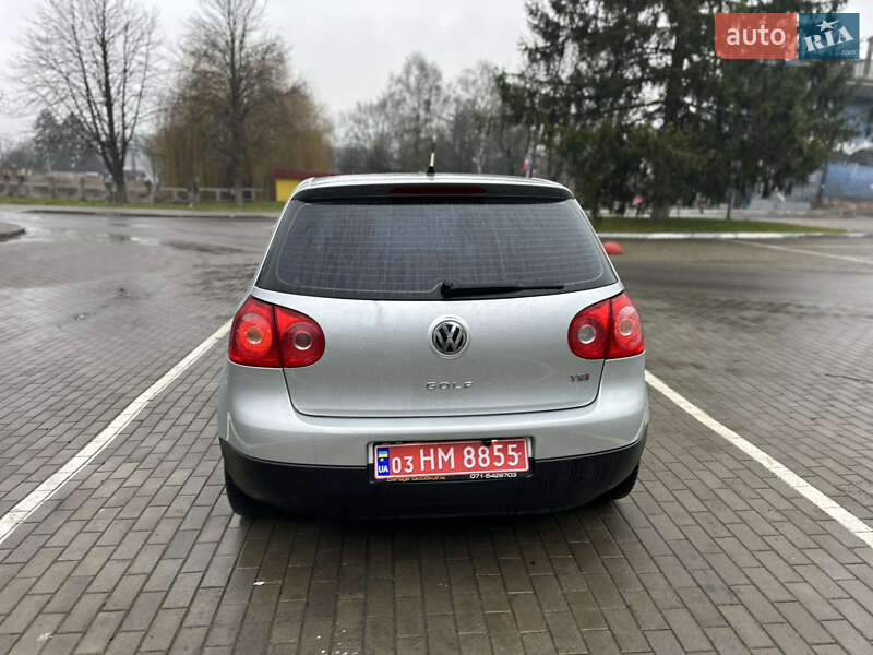 Хетчбек Volkswagen Golf 2006 в Луцьку