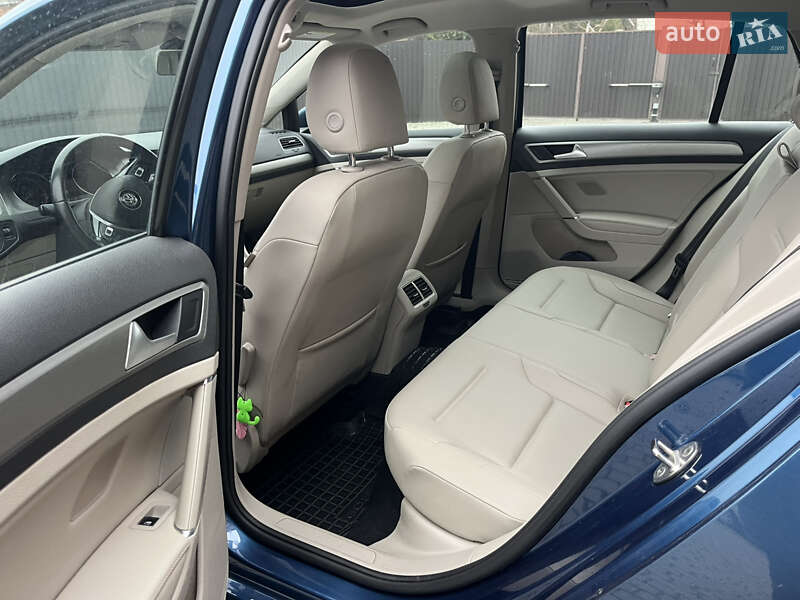 Хетчбек Volkswagen Golf 2017 в Вінниці