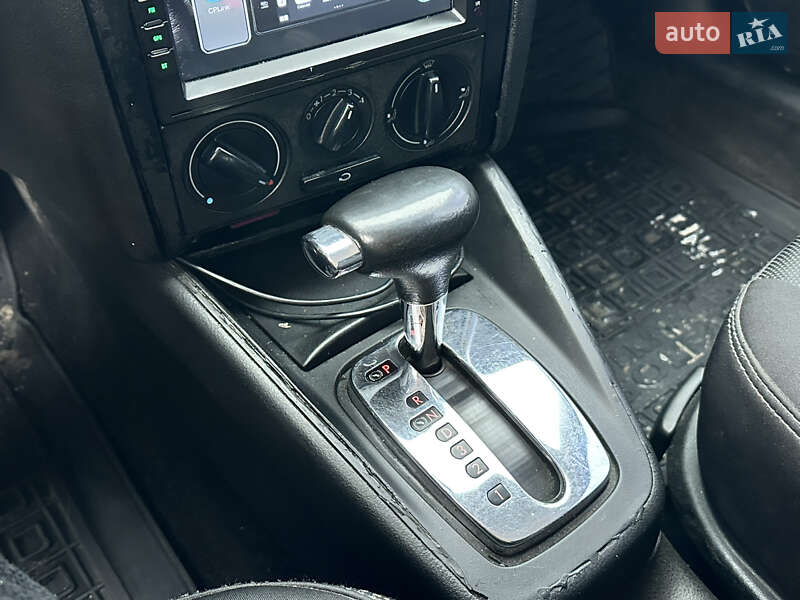 Хэтчбек Volkswagen Golf 1999 в Остроге