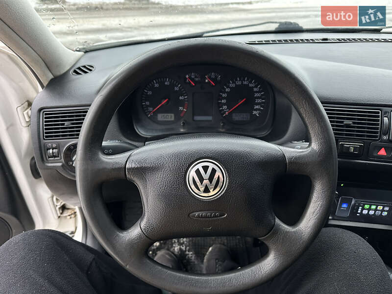 Хэтчбек Volkswagen Golf 1999 в Остроге