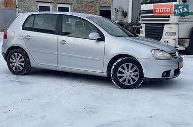 Хетчбек Volkswagen Golf 2005 в Рівному