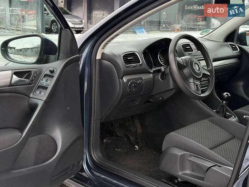 Хетчбек Volkswagen Golf 2010 в Вінниці