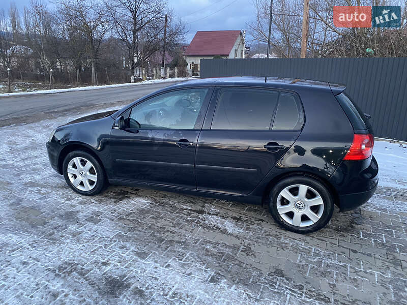Хэтчбек Volkswagen Golf 2004 в Иршаве