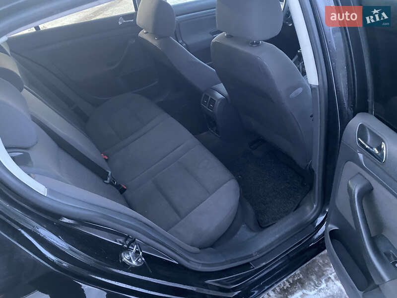 Хэтчбек Volkswagen Golf 2004 в Иршаве