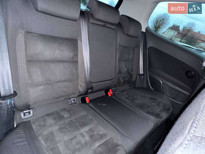 Хетчбек Volkswagen Golf 2010 в Дрогобичі