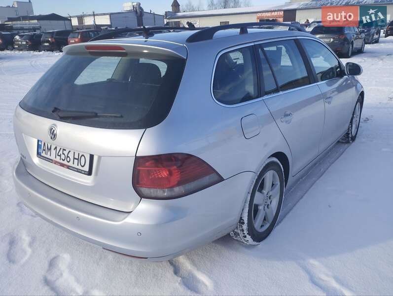 Універсал Volkswagen Golf 2010 в Житомирі