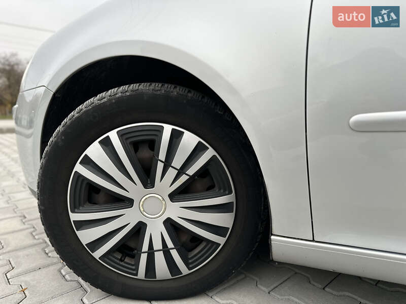 Хэтчбек Volkswagen Golf 2008 в Дунаевцах