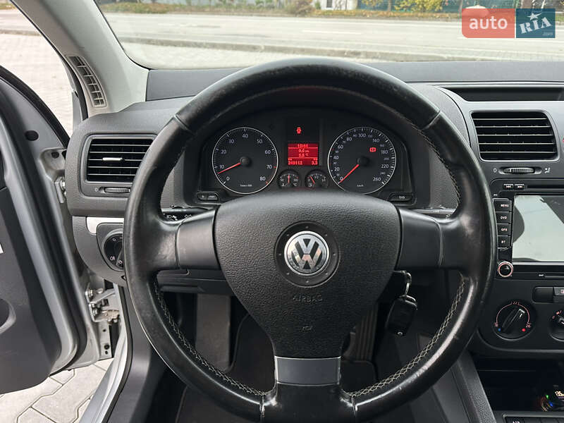 Хэтчбек Volkswagen Golf 2008 в Дунаевцах