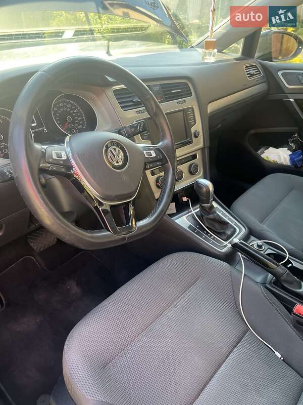 Хетчбек Volkswagen Golf 2017 в Києві