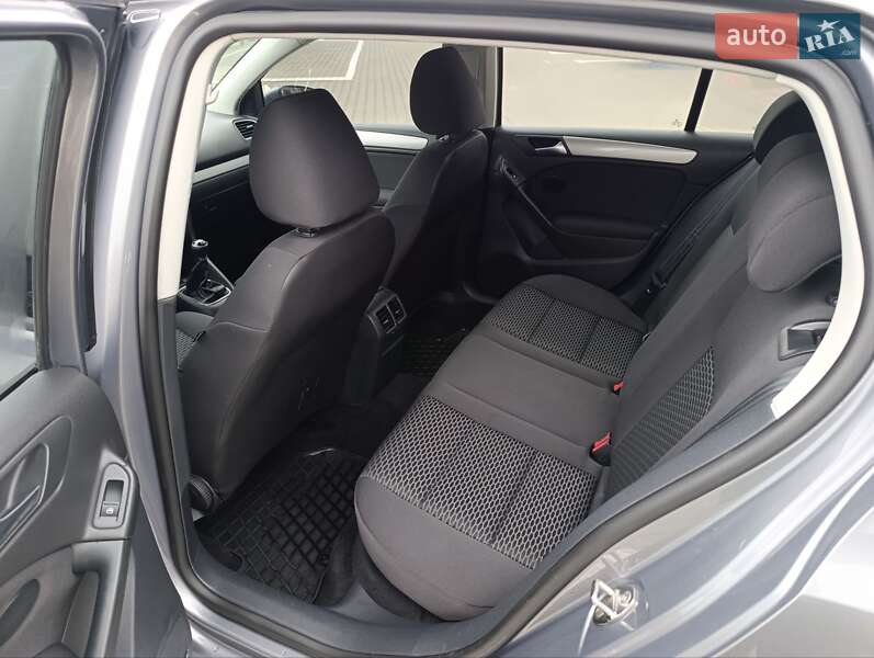 Хэтчбек Volkswagen Golf 2012 в Черкассах