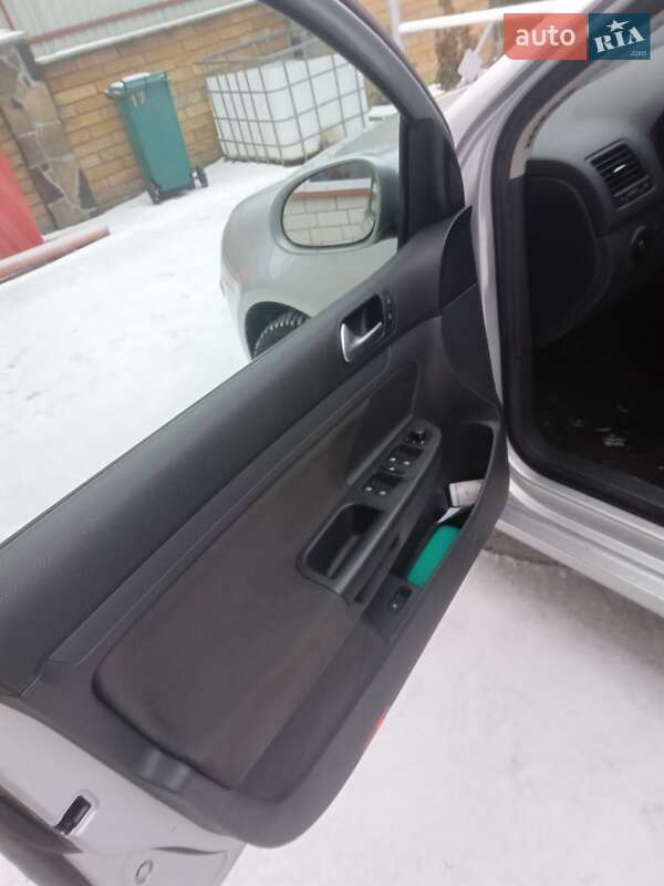 Хэтчбек Volkswagen Golf 2007 в Луцке