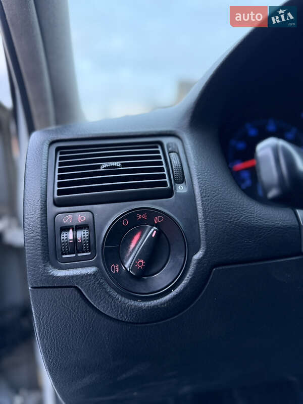 Хэтчбек Volkswagen Golf 2000 в Луцке