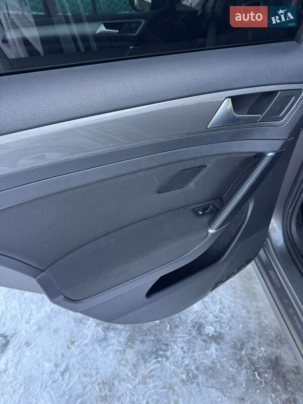 Універсал Volkswagen Golf 2013 в На Новій Борові