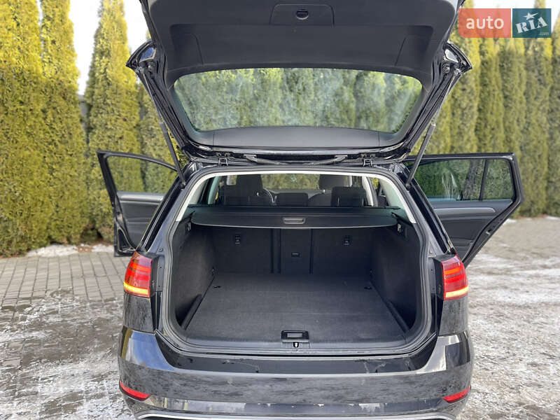 Універсал Volkswagen Golf 2018 в Самборі