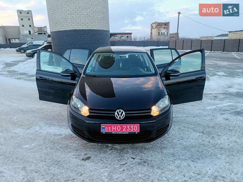 Хэтчбек Volkswagen Golf 2009 в Дубно