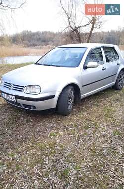 Хэтчбек Volkswagen Golf 2002 в Каменке