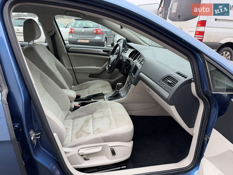 Хэтчбек Volkswagen Golf 2015 в Луцке