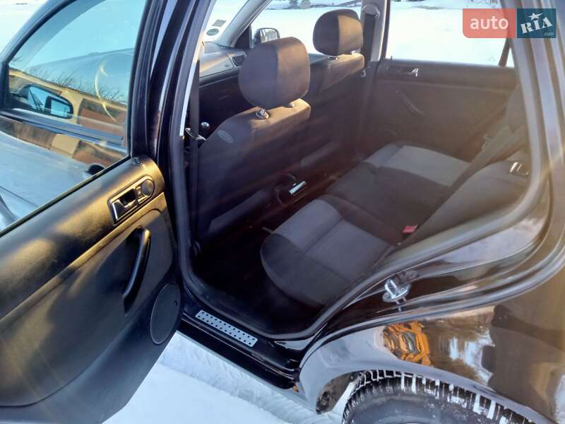 Хетчбек Volkswagen Golf 2003 в Тернополі