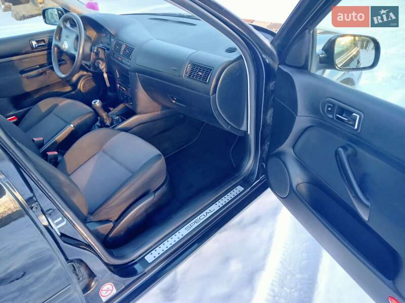 Хетчбек Volkswagen Golf 2003 в Тернополі