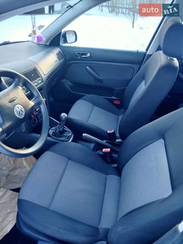 Хетчбек Volkswagen Golf 2003 в Тернополі