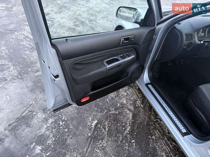 Универсал Volkswagen Golf 2003 в Ровно