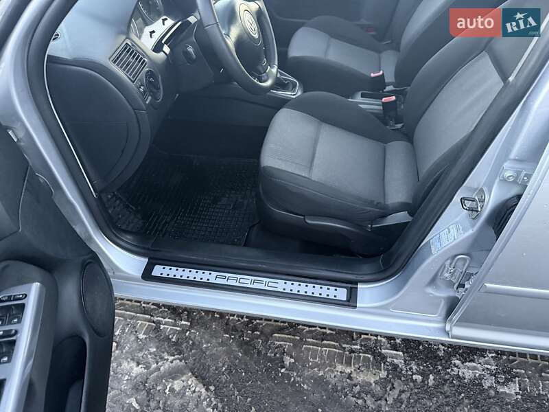 Универсал Volkswagen Golf 2003 в Ровно