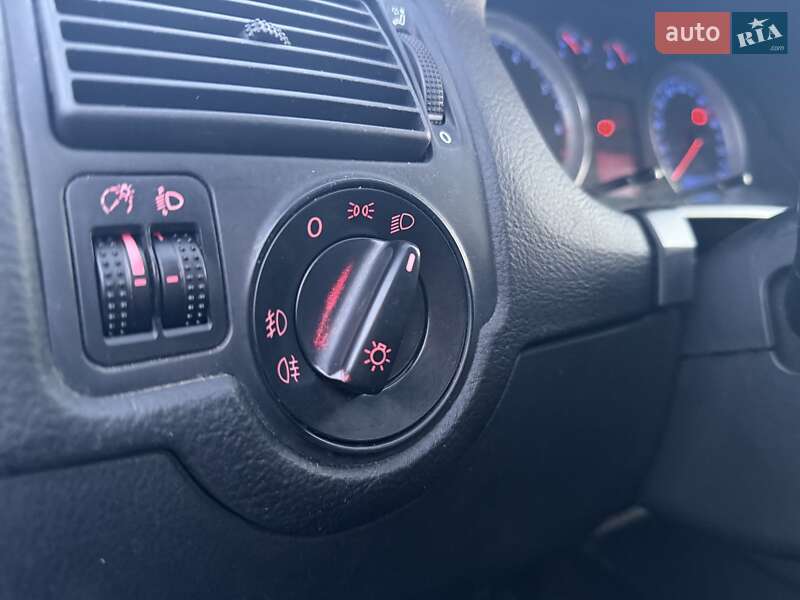 Универсал Volkswagen Golf 2003 в Ровно