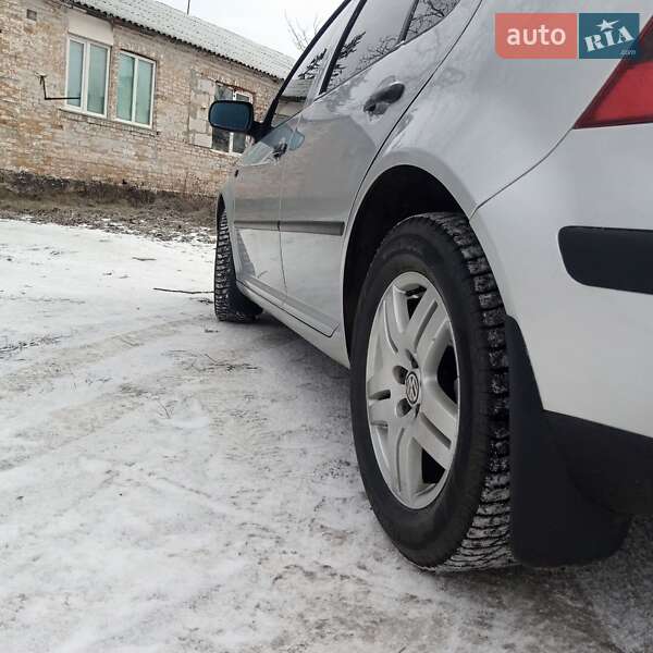 Хэтчбек Volkswagen Golf 2001 в Ладыжине
