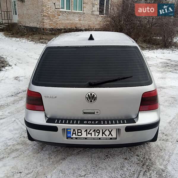 Хэтчбек Volkswagen Golf 2001 в Ладыжине